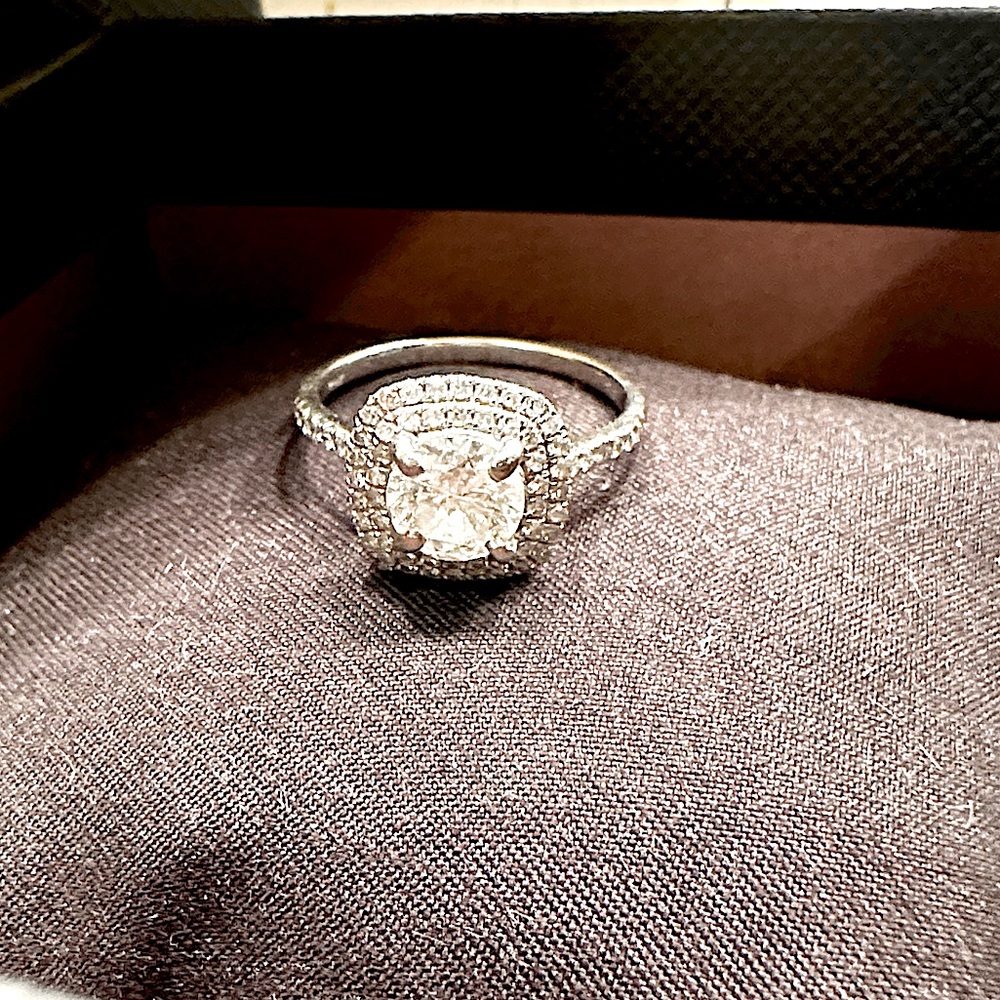 2.1 ct certified Diamond engagement ring 14k white gold